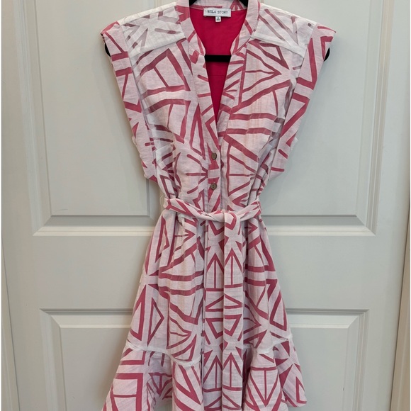 White and Pink short dress with geometric pattern. Belted with ruffle hem. - Picture 1 of 2